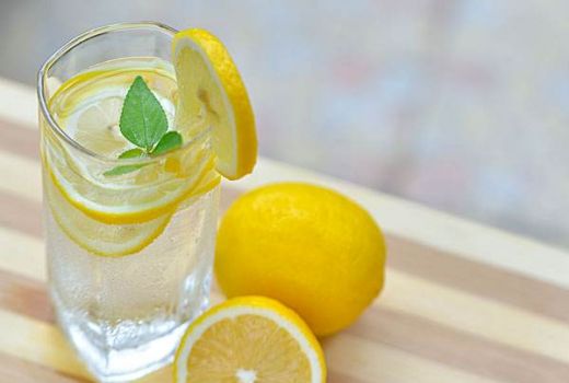 柠檬水每天喝多少?喝柠檬水减肥多长时间见效?